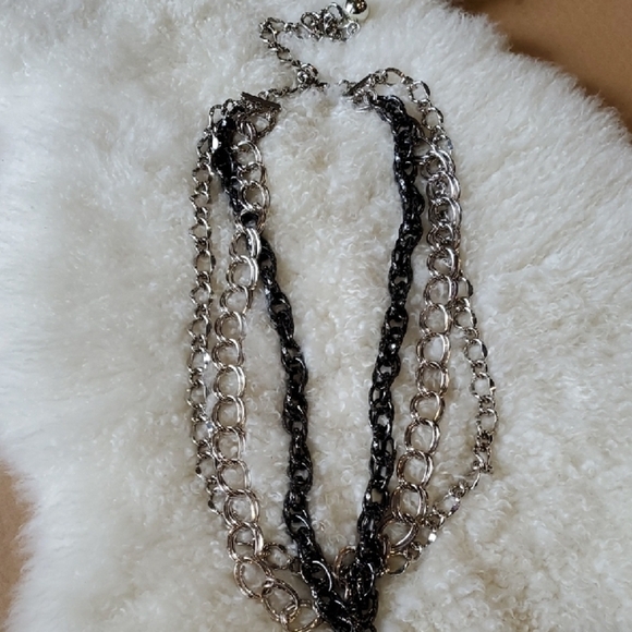 Elegant Silver and Black Chain Necklace - Picture 1 of 6